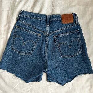 Levi 501 high rise jean shorts size W26